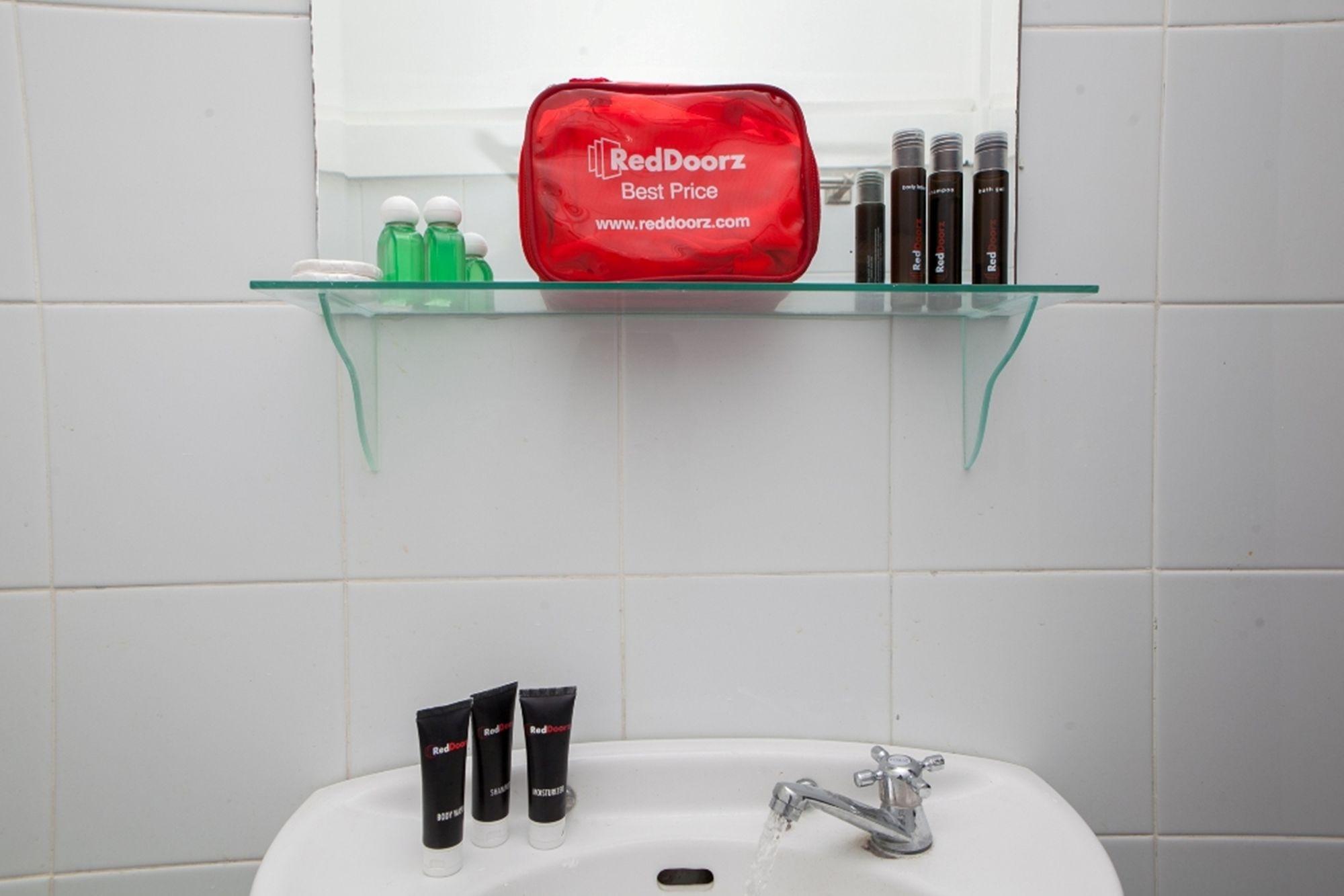 Reddoorz Plus Near Sukajadi 2 Μπαντούνγκ Εξωτερικό φωτογραφία